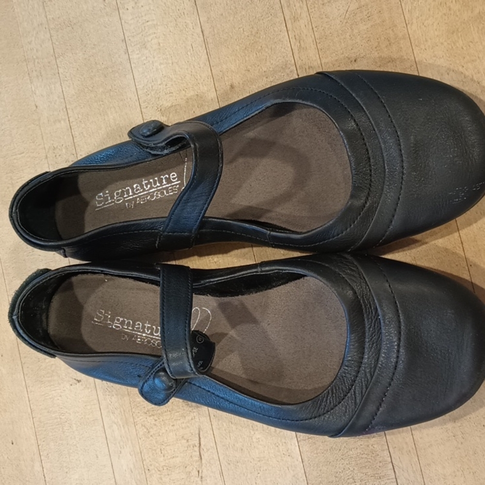 Aerosoles black flats, size 5 1/2, GUC